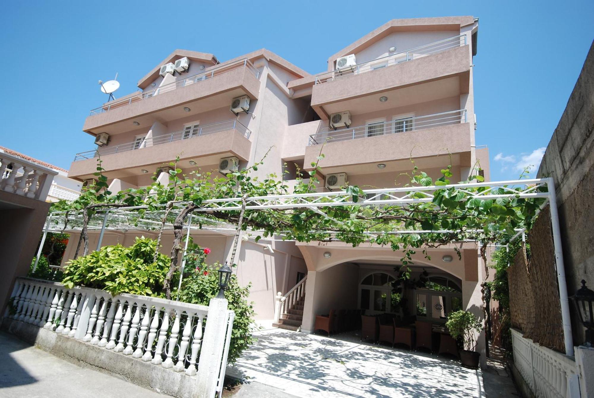Konukevi Pansion Anita Budva